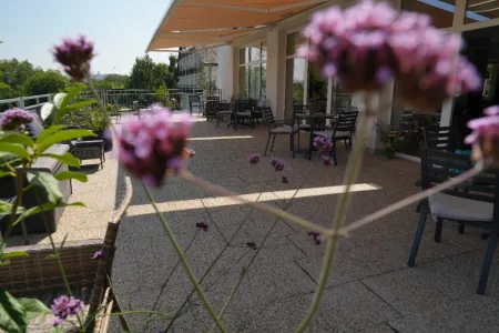 Außenanlage & Teich des Seniorenheims in Tschechien