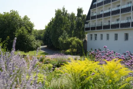Außenanlage & Teich des Seniorenheims in Tschechien