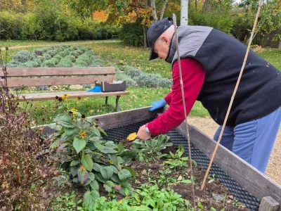 Außenanlage & Teich des Seniorenheims in Tschechien