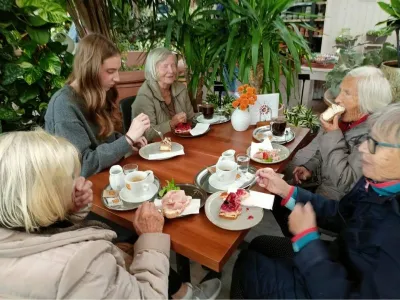 Außenanlage & Teich des Seniorenheims in Tschechien