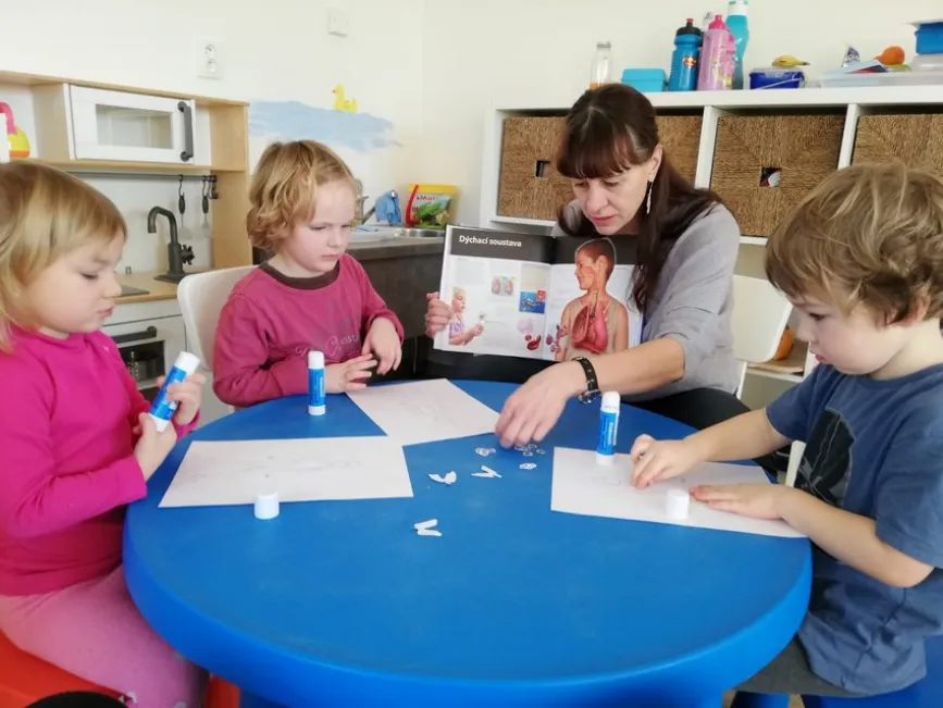 Kindergruppe im Seniorenheim Pohoda