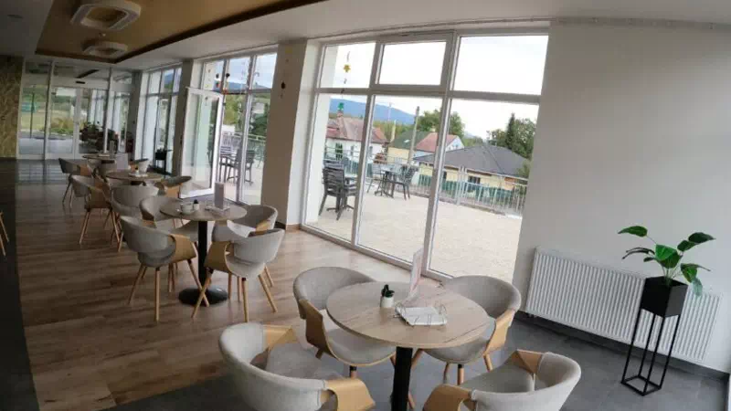 Cafe Bei zwei Freunden